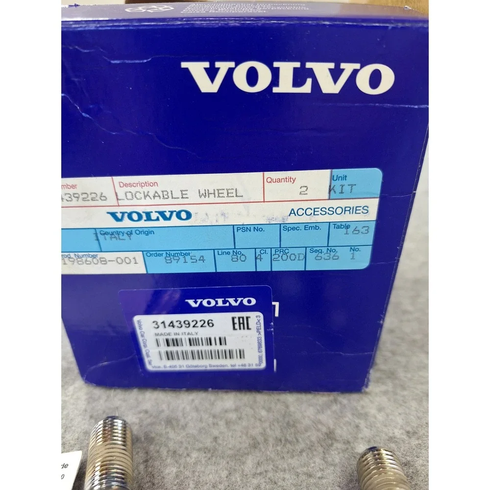 Genuine Volvo Lockable Wheel Bolt Kit 31439226  Chrome Set of 4